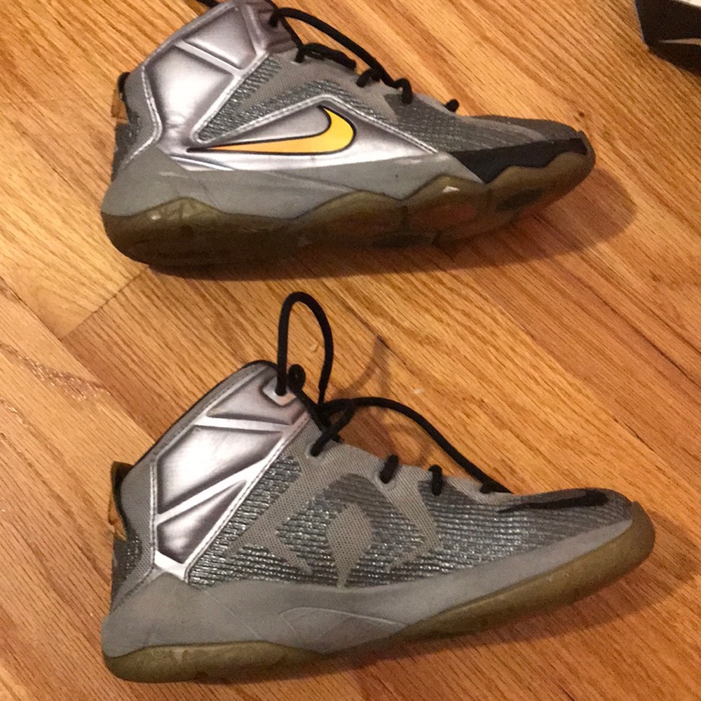 Nike Lebron XII PS Boys Sneakers gently worn - Picture 5 of 6